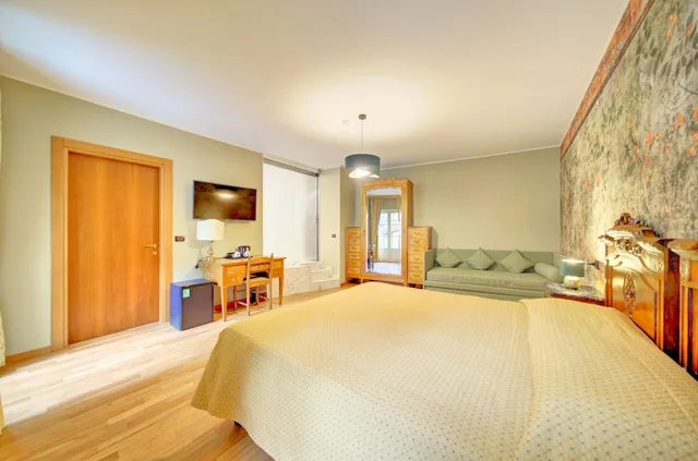 جناح، Hotel Liberty 2/10