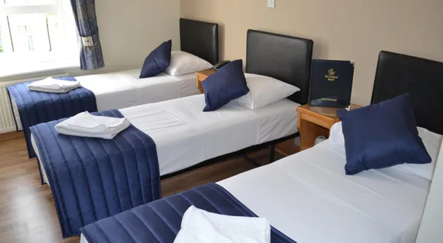غرفة قياسية ثلاثية، Oxford Hotel Earls Court 2/4