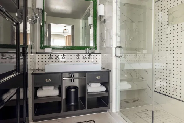 Grand, Junior Suite, Virgin Hotels London-Shoreditch 3/3