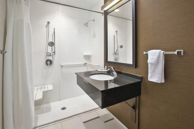 غرفة بسرير كينج لذوي الإعاقة، Fairfield Inn Suites Milwaukee Downtown 6/6