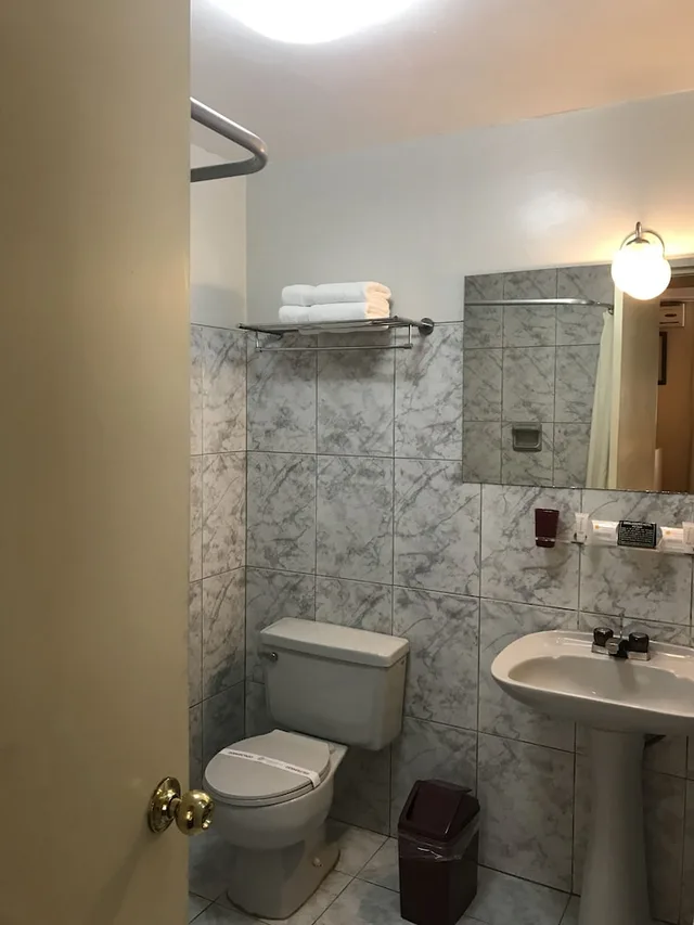 غرفة قياسية بسريرين منفصلين، Embajadores Hotel 3/3