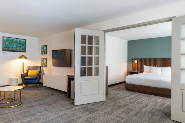 جناح بسرير كينج مع أريكة لذوي الإعاقة، Comfort Inn and Suites Near Burke Mountain Saint Johnsbury, VT 5/10