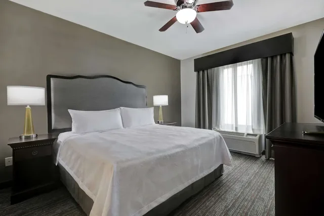 استوديو بسرير كينج بحوض استحمام لذوي الإعاقة، Homewood Suites by Hilton McAllen 1/3