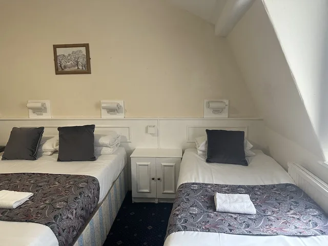 غرفة ثلاثية بسرير مزدوج وسرير فردي، Arran House Hotel 2/4