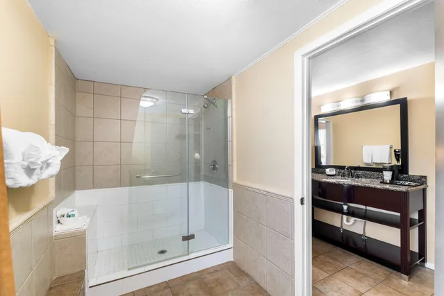 جناح بسرير كينج مع أريكة بمنطقة جلوس، Best Western Markita Inn 5/5