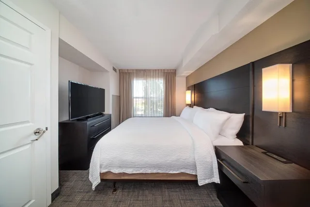 جناح بسرير كوين بغرفة نوم واحدة مع أريكة، Residence Inn By Marriott Whitby 3/8