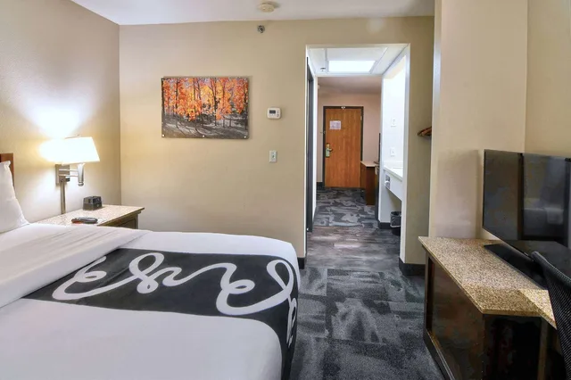 جناح بسرير كينج، La Quinta Inn Springfield South 4/6