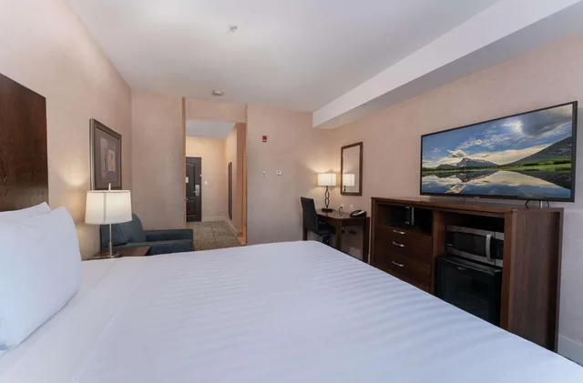 غرفة بسرير كينج يُسمح فيها بالحيوانات الأليفة، Prestige Cranbrook Hotel, BW Premier Collection 1/9