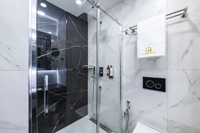 غرفة قياسية بسريرين منفصلين، Clocks Hotel Tbilisi 5/5