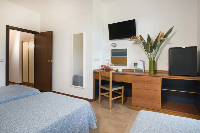 غرفة اقتصادية ثلاثية بثلاثة أسرّة، Hotel Oasis Alghero 2/4