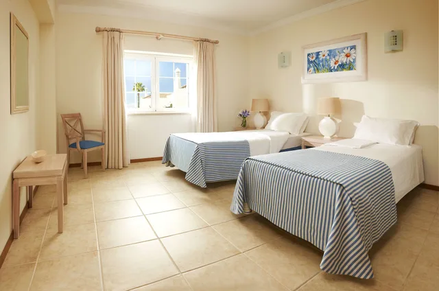 2 Bedrooms, Family, Apartment, Twin Beds, Pool Side، Vale D'oliveiras Quinta Resort And Spa 2/5