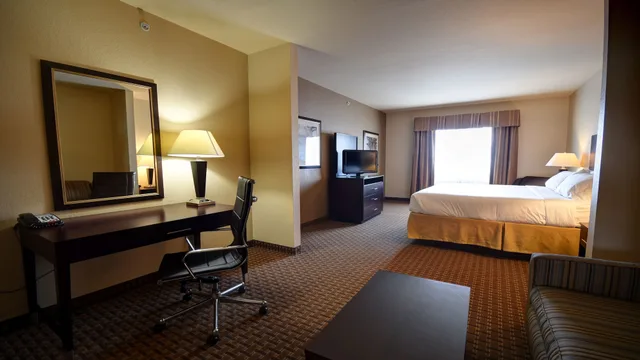 جناح بسريرين كوين مع أريكة لذوي الإعاقة، Holiday Inn Express Hotel And Suites Del Rio 4/6
