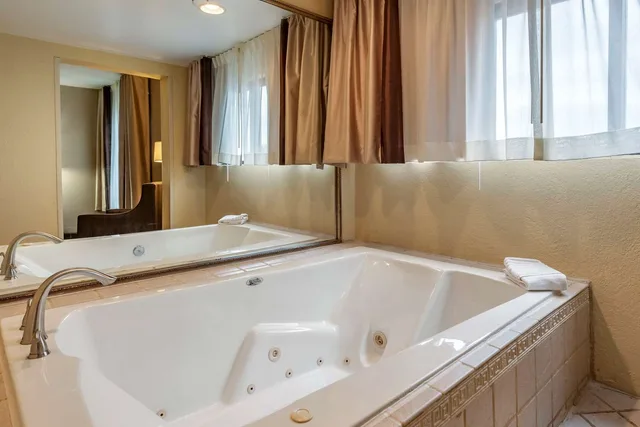 جناح بسرير كينج، Comfort Inn Madison, IN 3/3