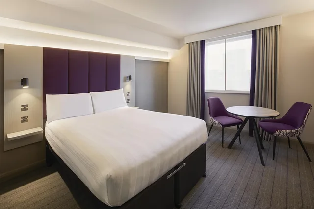 غرفة قياسية بسرير مزدوج، Premier Inn Leeds City Centre Leeds Arena 2/4