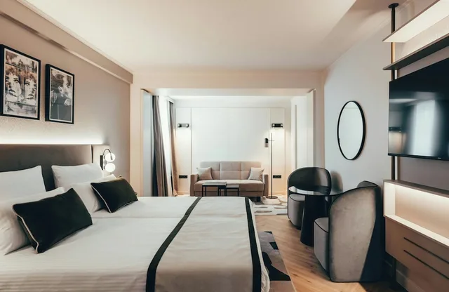 Family, Double Bed, Leonardo Hotel Koln 2/7