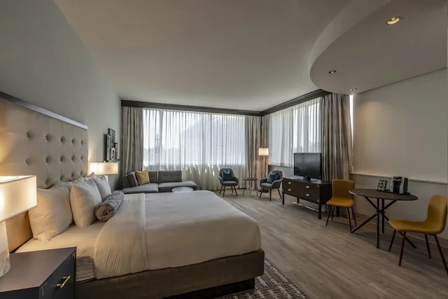 Upgrade, King Bed، St Charles Coach House, Ascend Hotel Collection 2/10