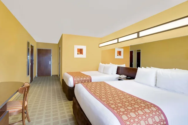 غرفة قياسية بسريرين كوين، Microtel Inn & Suites by Wyndham Princeton 2/9