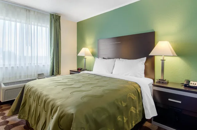 غرفة قياسية بسرير كوين، Quality Inn Russell, KS 9/10