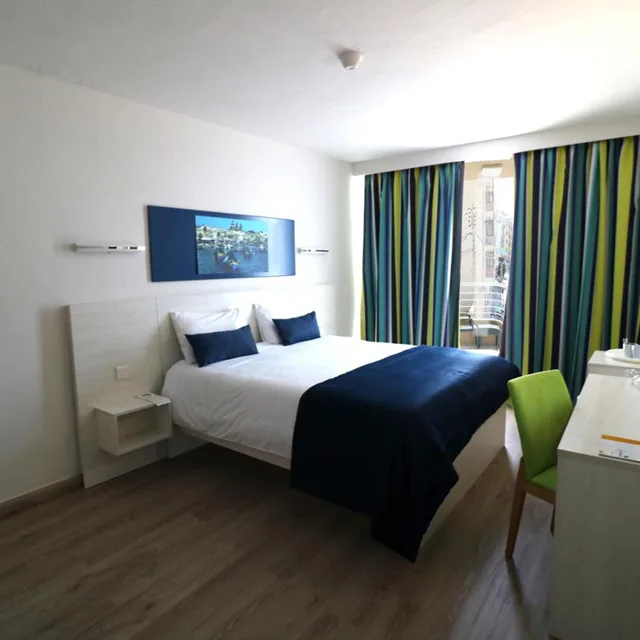 غرفة بسرير مزدوج أو سريرين منفصلين، Santana Hotel 4/10
