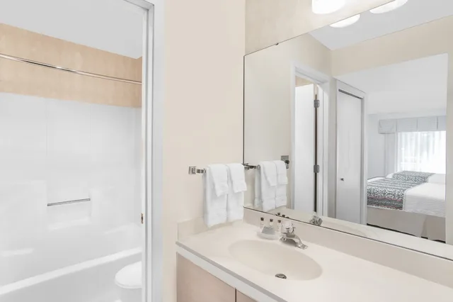 جناح استوديو بسرير كوين، Hawthorn Suites by Wyndham Green Bay 5/5