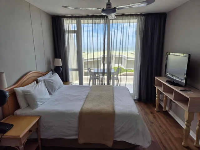 studio, Dolphin Beach Hotel 5/10