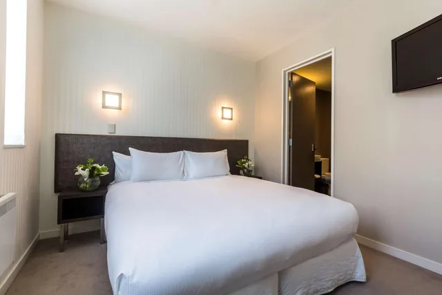1 Bedroom, Residence, King Bed, Hilton Queenstown Resort and Spa 1/7