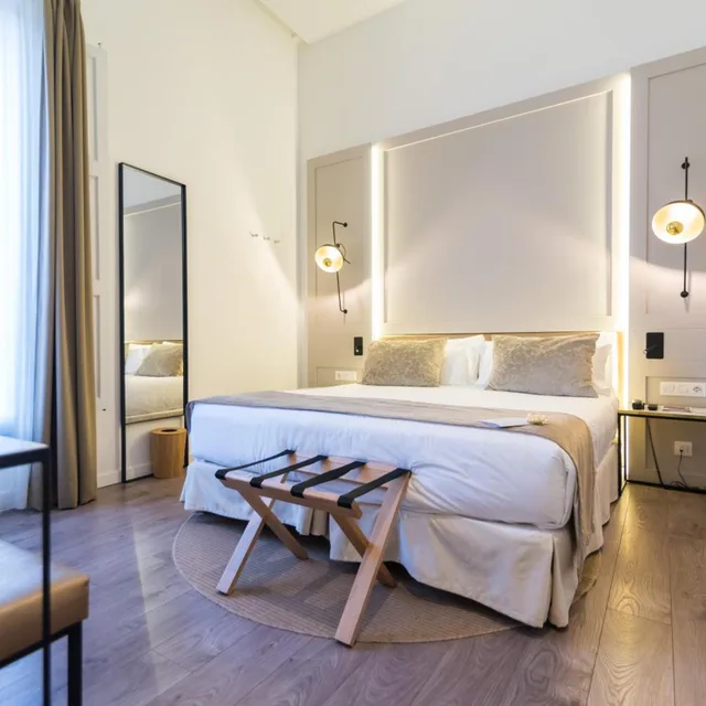 غرفة بسرير مزدوج بشرفة، ICON Roseto by Petit Palace 3/10