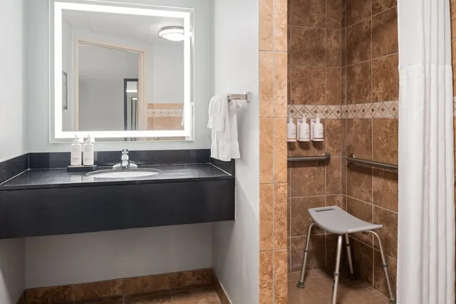 Room, King Bed, Accessible, AmericInn by Wyndham Grand Forks 3/3