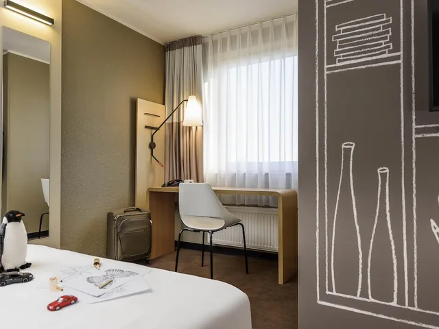 Junior Suite, Twin Beds, Riverside, Sofa، Ibis Frankfurt Centrum 3/3