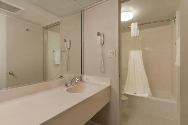 Courtyard, Standard, 2 Queen Beds، Ramada by Wyndham Kissimmee Gateway 7/7