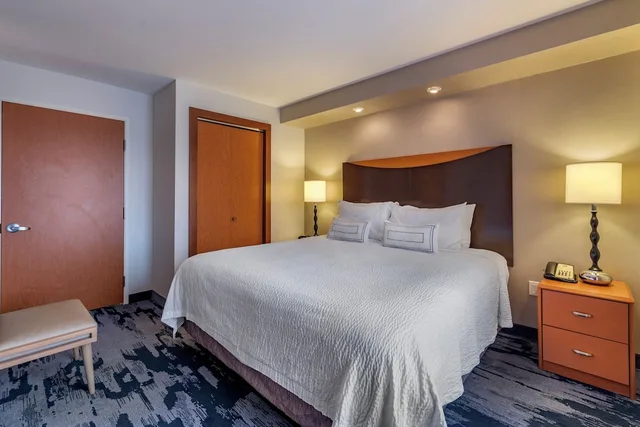جناح تنفيذي بسرير كينج مع أريكة، Fairfield Inn And Suites Decatur 4/7