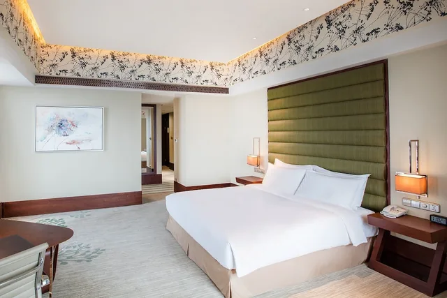 غرفة قياسية بسرير كينج في طابق مرتفع، Crowne Plaza Hefei 2/4