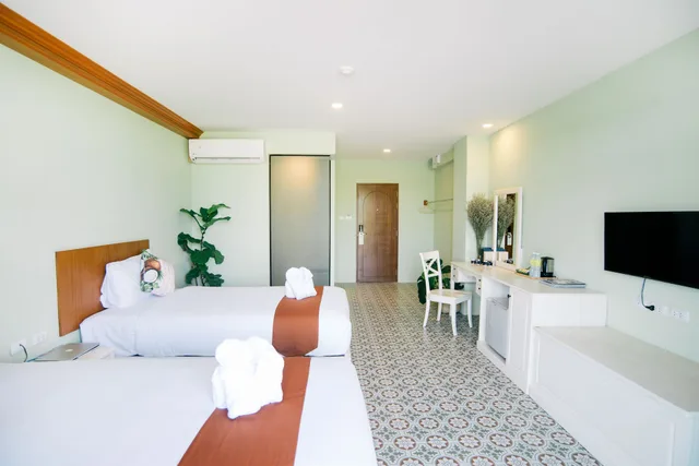 Signature, Pine, King Bed، ROYAL PINEAPPLE HOTEL a welcome to wealth and good fortune 1/10