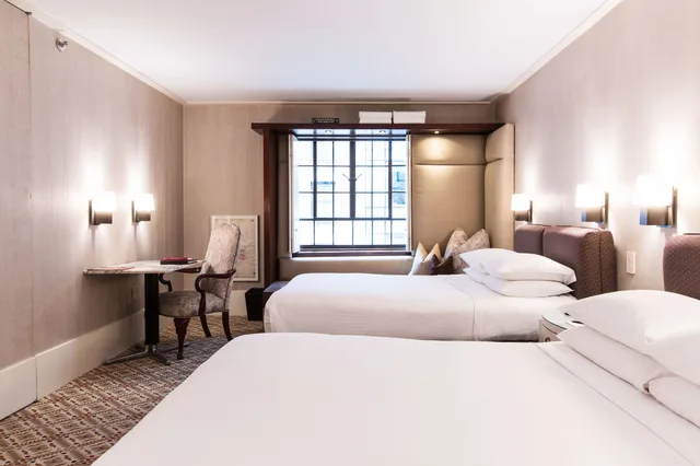 غرفة فاخرة بسريرين مزدوجين، City Club Hotel 1/3