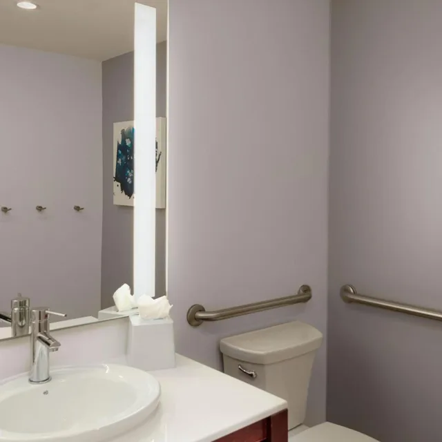 Guest Room, Traditional, 2 Queen Beds, Aloft Nashville West End 4/6
