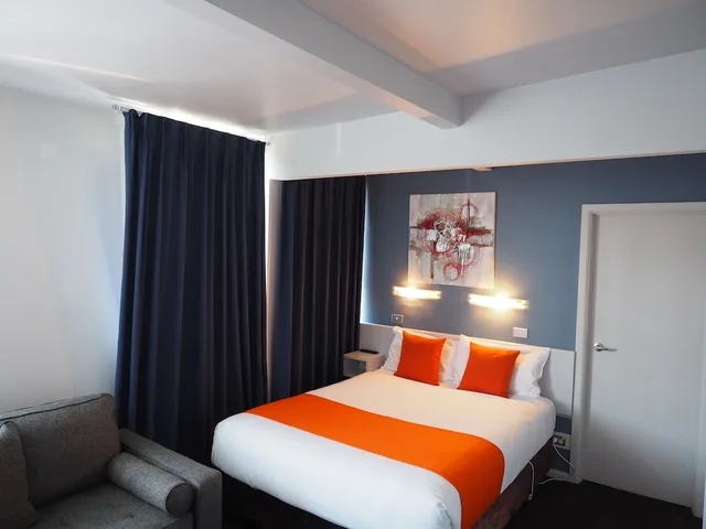 2 Bedrooms, Studio, 2 Double and Twin Beds, with View، Waterfront Lodge Motel 3/6