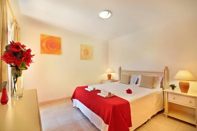 2 Bedrooms, Town House, Double and Twin Beds، Jardim Da Meia Praia 4/9