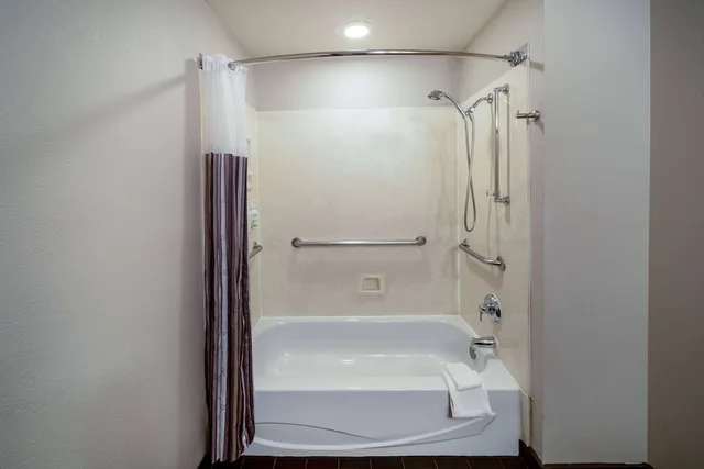 غرفة بسريرين كوين لذوي الإعاقة، La Quinta Inn & Suites by Wyndham Rockwall 7/10