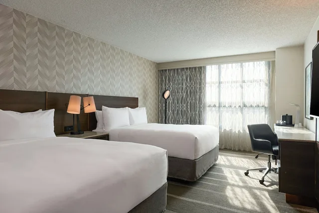 غرفة كلوب بسريرين كوين لذوي الإعاقة، Renaissance Los Angeles Airport Hotel 1/1