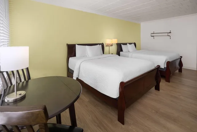 غرفة بسريرين كوين، Tesla BioHealing Wellness Hotel & Resort, Ramada by Wyndham 2/3
