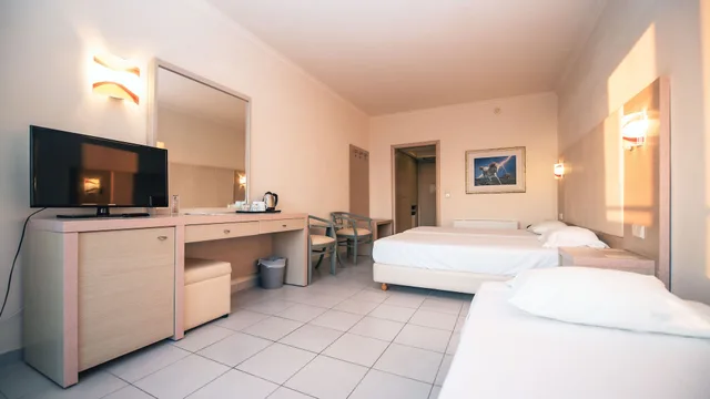 غرفة بسرير مزدوج بإطلالة على الحديقة، Kresten Palace Hotel 2/8