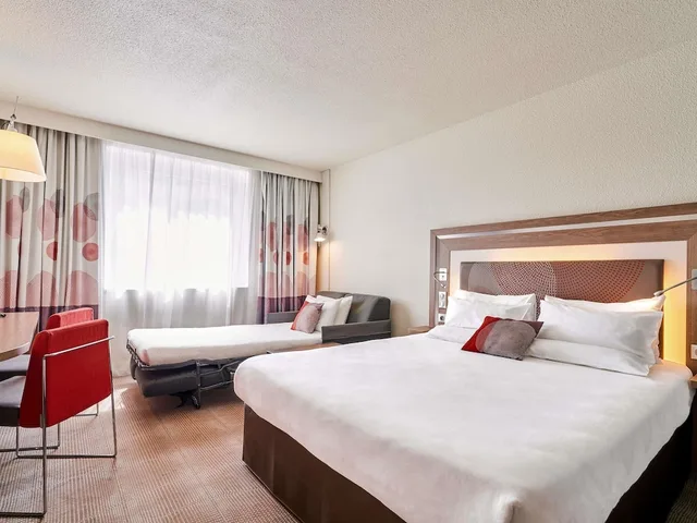 Superior Room Queen size bed Sofa bed 1 place, Novotel Paris 17 1/10