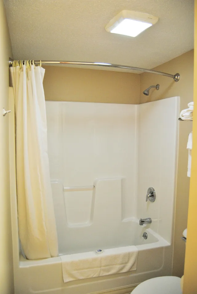 غرفة بسرير كينج، Americas Best Value Inn St. Clairsville/Wheeling 2/3