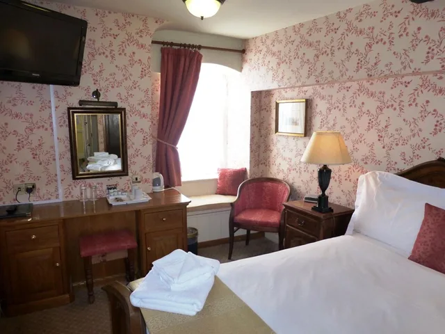 Room, Twin Beds, The Bear Hotel 2/6