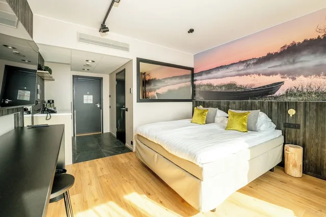 غرفة سوبيريور بسرير كينج مع سرير إضافي، Break Sokos Hotel Bomba 2/6