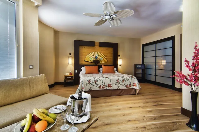 جناح غراند بسرير كينج، Limak Lara De Luxe Hotel and Resort 3/3