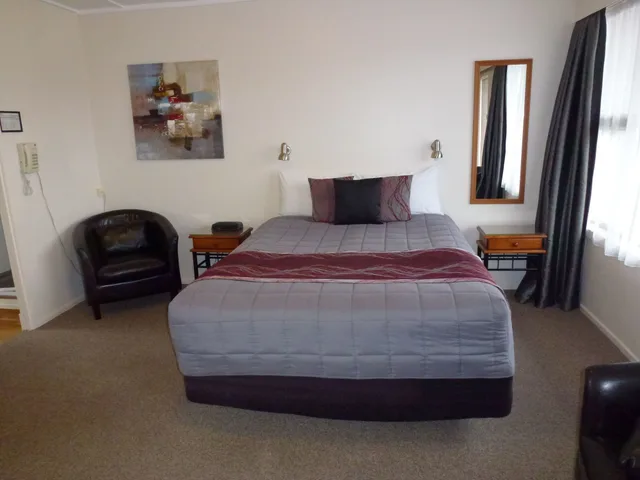استوديو تنفيذي بسرير كوين، Asure Adcroft Motel 5/10