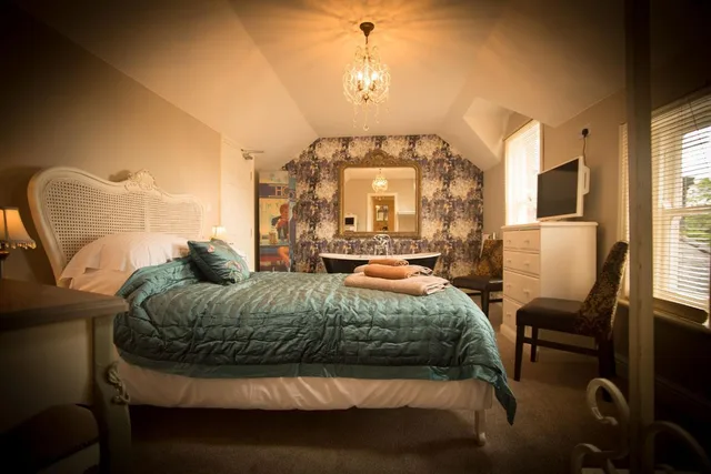 لوفت بسرير كوين، Brockley Hall Hotel 1/1