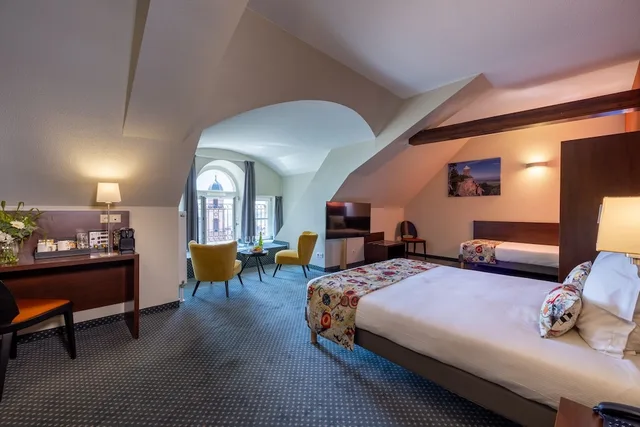 Family, 1 Double and 3 Single Beds، Qualys Hotel Val Vignes 3/5