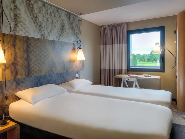 غرفة قياسية بسريرين منفصلين، Ibis Pontorson Baie Du Mont-Saint-Michel 2/7